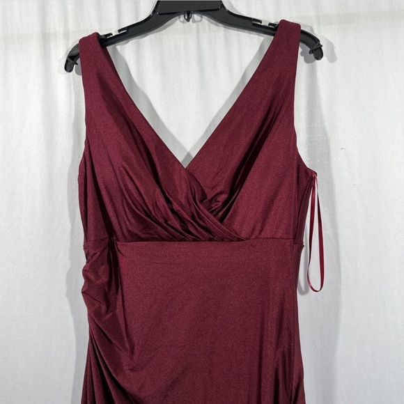 NEW‎ $360 La Femme Curve [ 16 ] Satin V Neck Trumpet Gown in Dark Berry - Picture 7 of 13